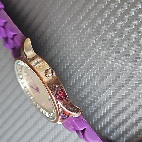 Purple and crystal wrist watch - Picture 5 of 9
